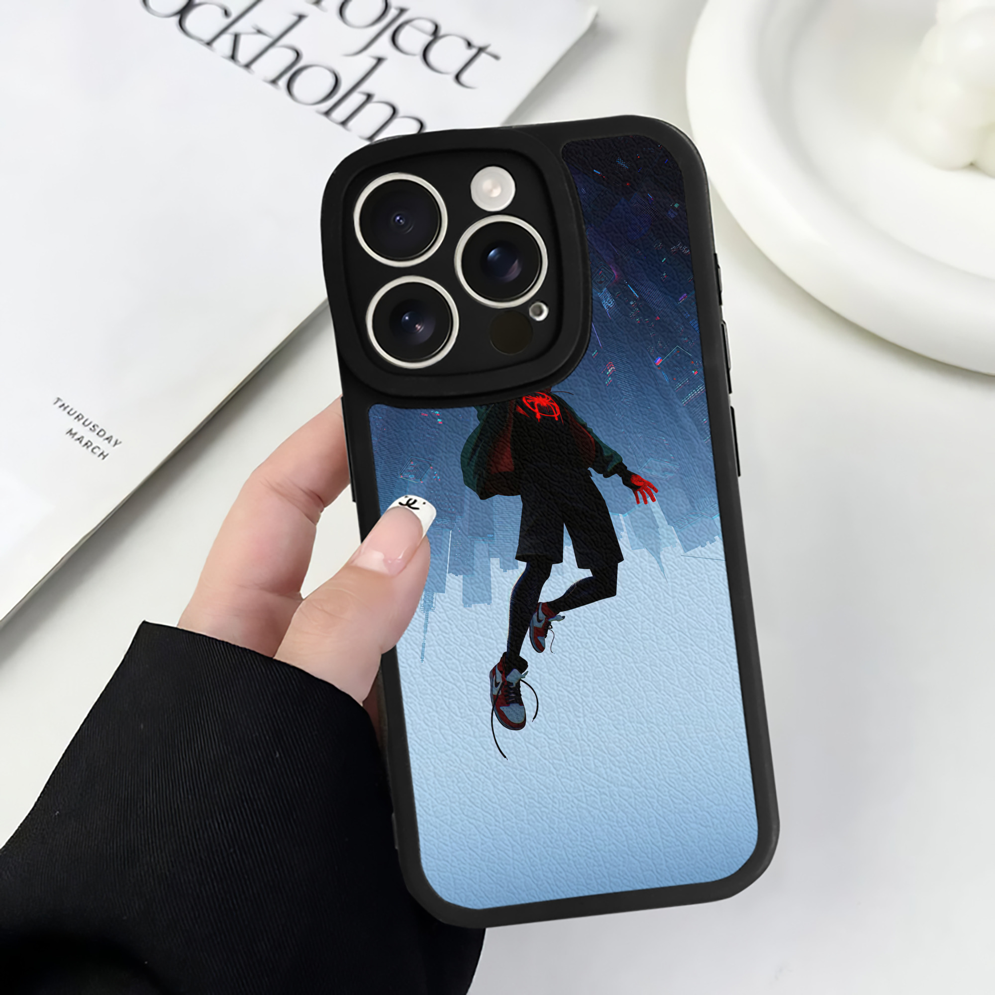 Spider Man スパイダーマン 【iPhone 16シリーズ対応】シリコンスマホケース（レザー調） 材質：シリコン